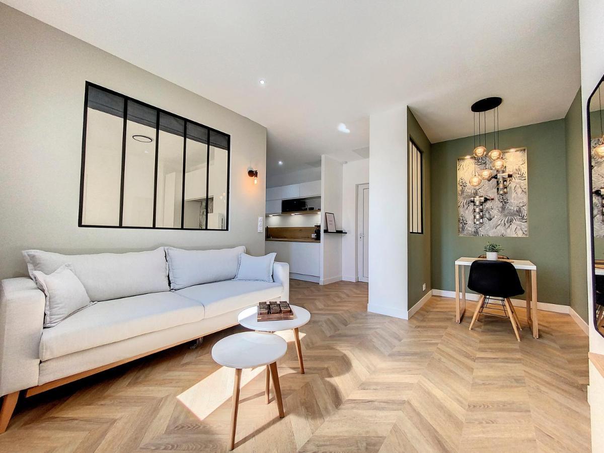 Appartchic - Appartement Standing - Plein Centre & Parking Prive Créon 외부 사진