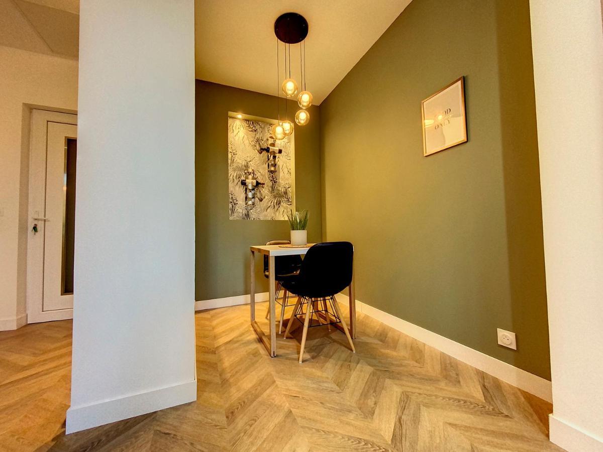 Appartchic - Appartement Standing - Plein Centre & Parking Prive Créon 외부 사진