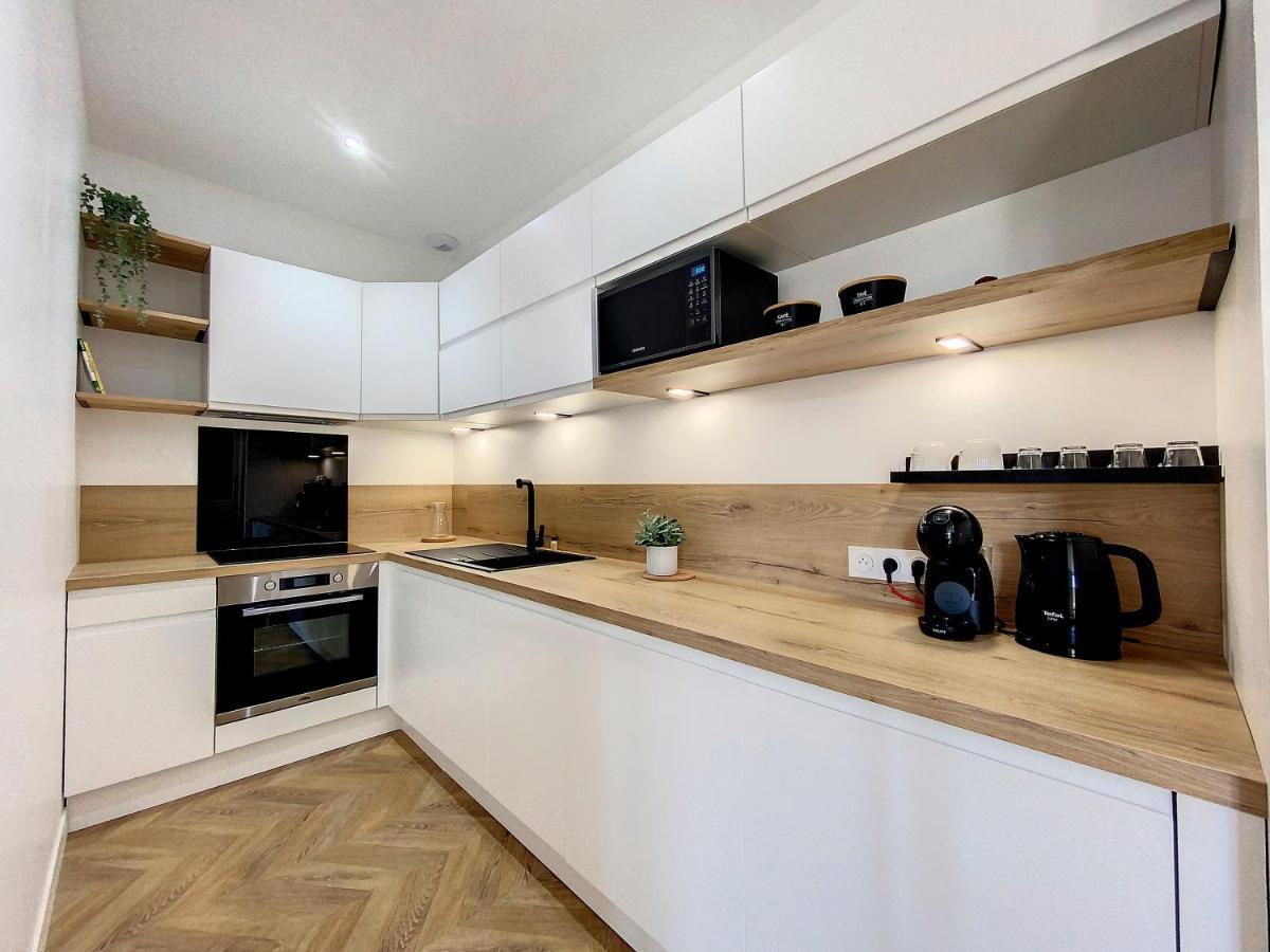 Appartchic - Appartement Standing - Plein Centre & Parking Prive Créon 외부 사진